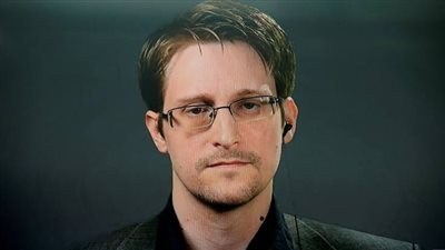 أول تعليق من إدوارد سنودن بعد حصوله على الجنسية الروسية