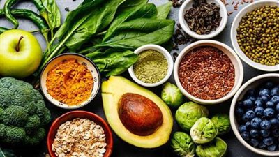 هل توجد فعلًا أطعمة خارقة؟ وماذا تفعل؟