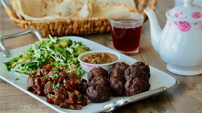 طريقة عمل كباب يمني وصنعاني.. الوصفة الأصلية لكرات اللحم المقلي