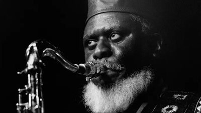 وفاة أسطورة الجاز فارو ساندرز عن عمر 81 عاما