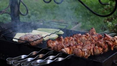 طريقة عمل الكباب والكفتة.. تعرفي على الفرق بينهما في التتبيلة والتحضير