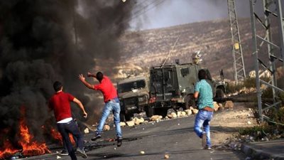 اندلاع مواجهات عنيفة بين فلسطينيين وقوات الاحتلال بالقدس