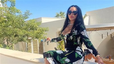 بفستان أنيق باللون الأسود.. إطلالة جديدة النجمة اللبنانية هيفاء وهبي (فيديو وصور)