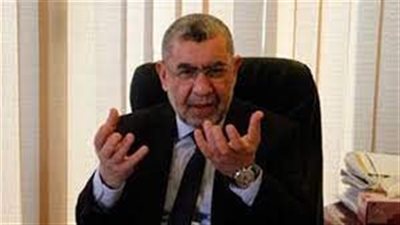 التحقيق مع صاحب صيدليات بتهم تصل للسجن 500 سنة سجن