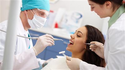  طبيب أسنان روسي يوضح.. لماذا تعاني النساء الحوامل من أمراض الأسنان؟ 