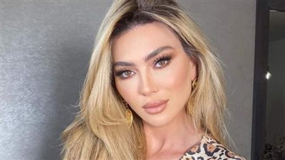 مرتدية مايوه مثير.. إطلالة جديدة للفنانة اللبنانية الشهيرة 