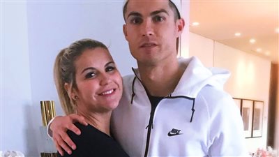  شقيقة البرتغالي كريستيانو رونالدو تفتح النار على بني جلدتها (الأسباب)