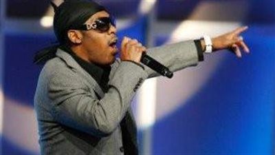 حائز على جائزة 