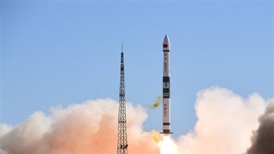  الصين تطلق الصاروخ الناقل 