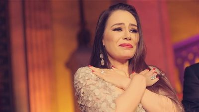 الاعلامية المصرية إسعاد يونس والفنانة شريهان ترثيان والدة زوجهما