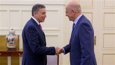 السفير المصري في أثينا يلتقي وزير خارجية اليونان