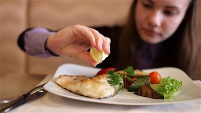 دراسة تكشف عن مفاجأة حول تناول الأسماك أثناء الحمل