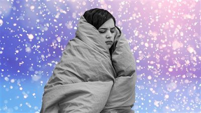 دراسة علمية تكشف السبب الكامن وراء شعور النساء بالبرد أكثر من الرجال