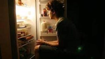  دراسة: تناول الطعام بعد الساعة 9 مساء يمكن أن يكون له تأثيرات كارثية على صحة الإنسان