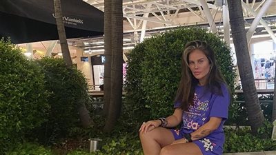  ترتدي سوت صيفي..إطلالة جديدة النجمة اللبنانية نيكول سابا 