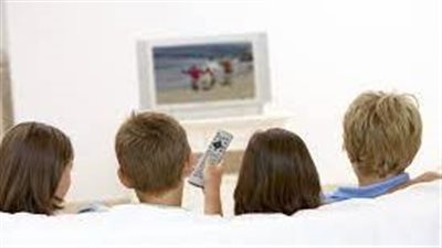 دراسة: قضاء الوقت في مشاهدة التلفاز مع الوالدين يمكن أن يعزز بالفعل نمو دماغ الطفل الصغير