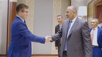 الزُبيدي يبحث مع القائم بأعمال سفير روسيا لدى اليمن الأوضاع بالمنطقة في ظل تعنت مليشيات الحوثي (صور)