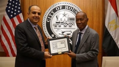 عمدة هيوستن يستقبل قنصل عام جمهورية مصر العربية