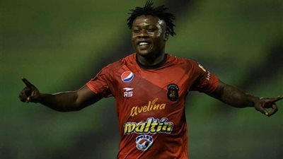 سامسون يصل إلى القاهرة للانضمام إلى الزمالك المصري