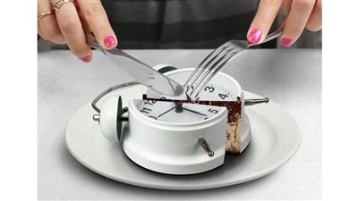 خبراء يكشفون عن التوقيت المناسب لوجباتك