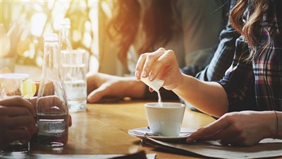 بباحثون: المحليات الصناعية تؤثر على كل شخص بشكل مختلف