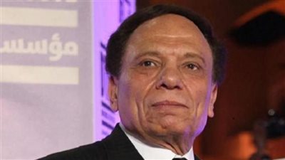  المخرج المصري رامي إمام يجدد الحديث عن صحة والده