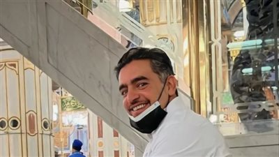 هاني سلامة يوثق مشاهد من أدائه مناسك العمرة وزيارة المسجد النبوي الشريف (صور)