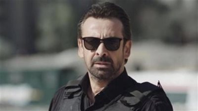 شاهد.. كريم عبدالعزيز يشارك صورة وهو يؤدي مناسك العمرة