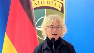 بعد تصدرها محركات البحث.. سر زيارة وزيرة الدفاع الألمانية إلى ليتوانيا (الأهداف)