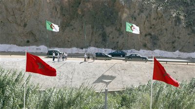 الجزائر والمغرب.. مشاحنات سياسية واشتباكات عسكرية وصلت لـ