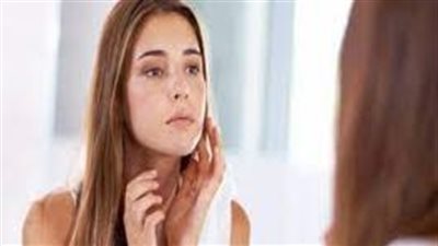 السبب الكامن وراء تدهور البشرة خلال الحجر المنزلي