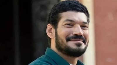 النجم المصري باسم سمرة يكشف عن رأيه في بعض القضايا الاجتماعية (فيديو)