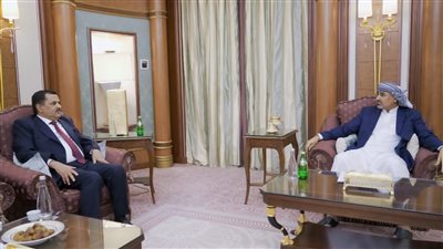 اليمن.. الزُبيدي يطلع على مستجدات الأوضاع العسكرية في جبهات المواجهة مع مليشيا الحوثي