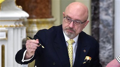 وزير الدفاع الأوكراني: القصف الروسي على أراضينا جريمة حرب