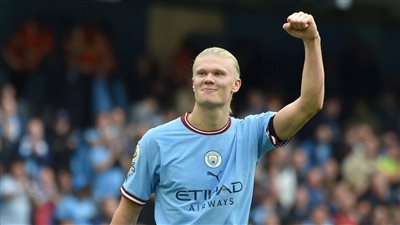 شاهد.. مانشستر سيتي يستعرض أبرز أهداف هالاند في موسم أول استثنائي (فيديو)