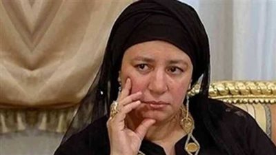  الممثلة المصرية عبلة تؤدي مناسك العمرة (صورة)