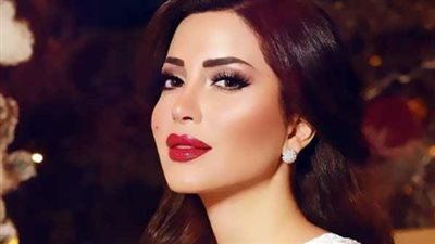 الفنانة اللبنانية نادين نجيم تعقب على رسالة صوتية وجهتها لها 