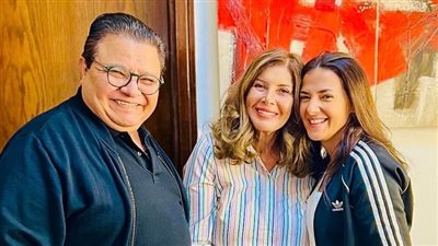 شاهد.. مجموعة صور للفنانة المصرية ميرفت أمين رفقة 