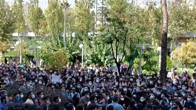 بسبب الحجاب.. كيف زادت الصراعات داخل أجنحة الملالي بالتزامن مع الاحتجاجات؟