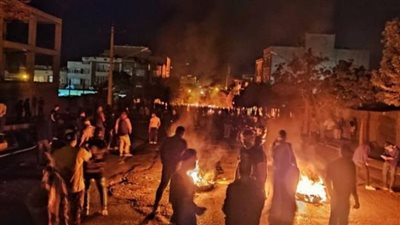  مقتل 3 متظاهرين على الأقل في مدينتي سنندج وكرمنشاه برصاص الأمن الإيراني 