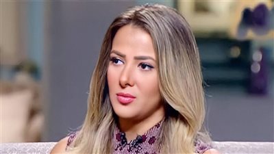  الفنانة المصرية دنيا سمير غانم تنشر الملصق الدعائي لتجربتها المسرحية الأولى