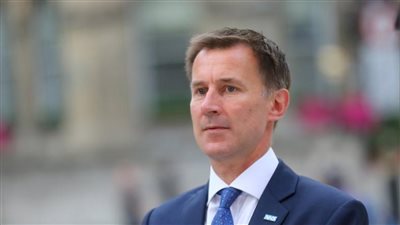  وزير المالية البريطاني الجديد يعلن عن زيادة في الضرائب