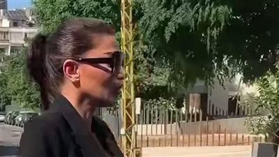  بعد يوم من إعلان إصابتها بسرطان الثدي.. ظهور دينا حايك الأول بنظارة سوداء (صور)