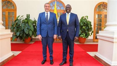 السفير المصري يلتقي مع رئيس جمهورية كينيا للتوديع في ضوء قرب انتهاء فترة عمله بنيروبي