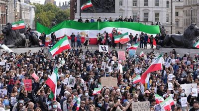 ما هو جهاز الأخلاق الذي تستخدمه الشرطة في إيران لترهيب النساء؟