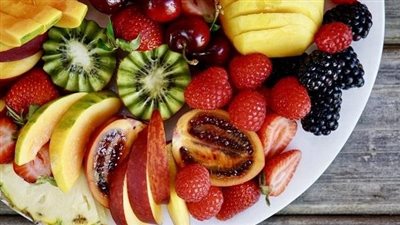 باحثون: النظام الغذائي المليء بالفواكه والخضار يساهم في فقدان الوزن وزيادة صحة العظام