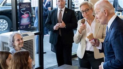 كيف واجه الرئيس الأمريكي الانتقادات حول سياساته الاقتصادية؟ (صور)