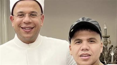 عمر كمال ينفي شائعة زواجه ويؤكد: 