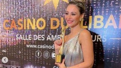  الفنانة المصرية منة شلبي تحصد جائزة أفضل ممثلة عربية بمهرجان “موريكس دور”