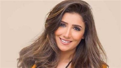 بعد تصدرها السوشيال ميديا.. من هي الفنانة المصرية مي عمر؟